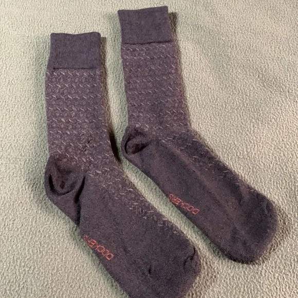 Lot of 5 Men’s dress socks.  2 brown 1 black Dockers, 1gray Gold Toe, 1 black - Picture 11 of 16